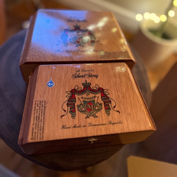 Pair of Arturo Fuente Hemingway Collection cigar boxes - Picture 3 of 3